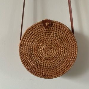 Trendy circle wicker bag